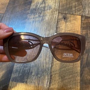 COPY - NWT Guess plastic frame sunglasses
